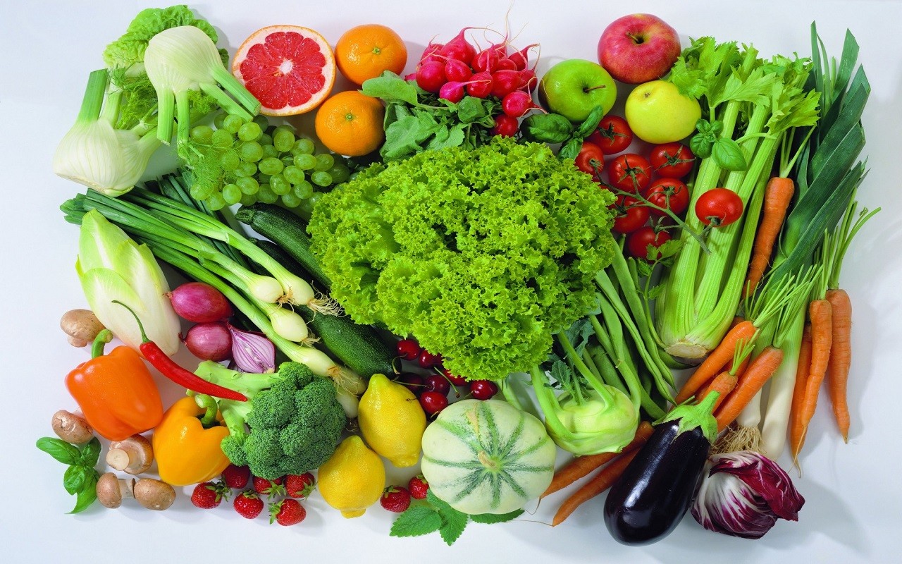 Dengeli Beslenmede bilinmesi gereken besin öğeleri nelerdir? | Vitaminler sebze ve meyvelerde bolca bulunur.