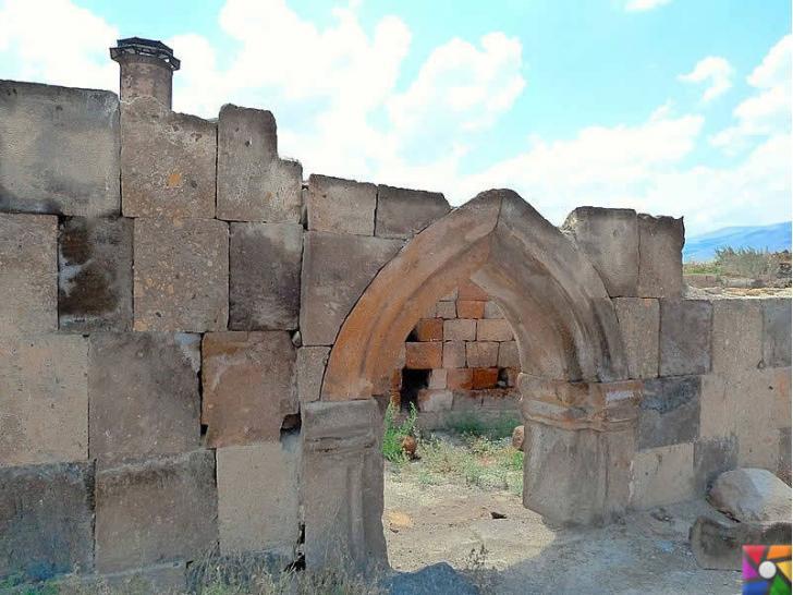 Doğunun unutulmuş imparatorluk merkezi : Ani Antik Kenti Giriş kapıları