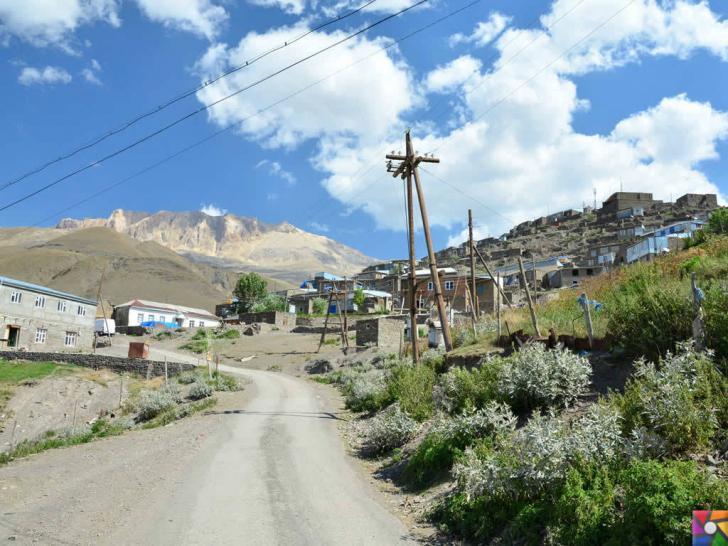 Kendilerine Nuh'un torunları diyen Kınalık Köyü insanları | Köye elektrik gelmiş