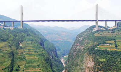 Dünya’nın en yüksek asma köprüsü tamamlandı!