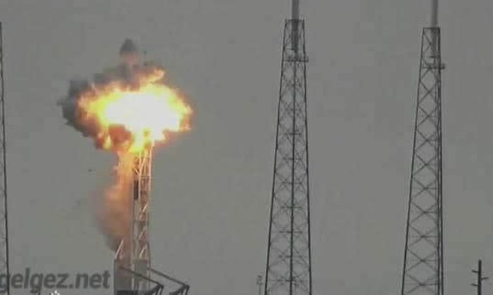 Falcon 9 roketi ateşleme esnasında infilak etti
