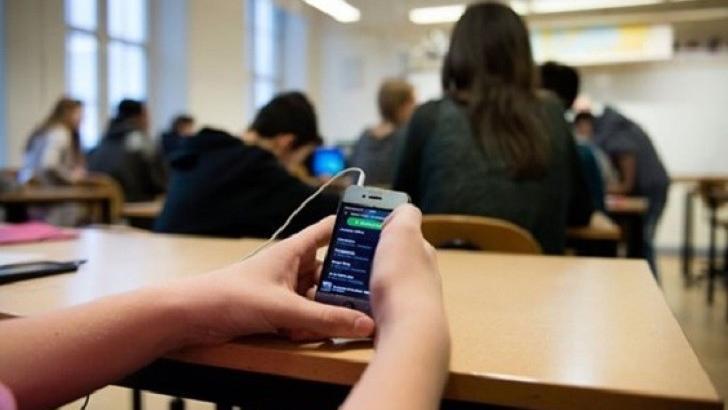 Okullarda Cep Telefonu Kullanmak Yasaklandı Mı?