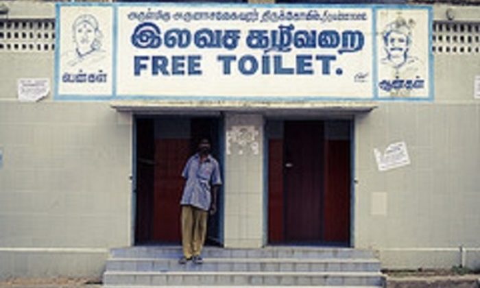 Hindistan’da tuvalet kullananlara ödül olarak para veriliyor!