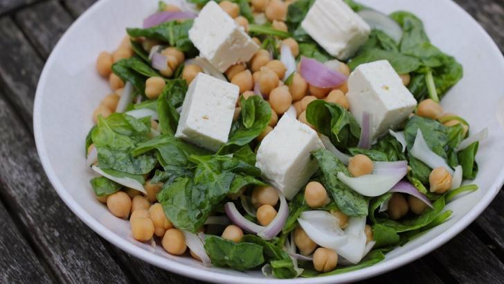 Nohut ve Ispanak ile hem doyurucu hemde besleyici salata tarifi
