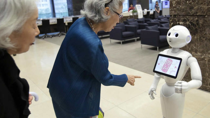 Gelecekte yaşlılara bakacak robot projesi başladı!