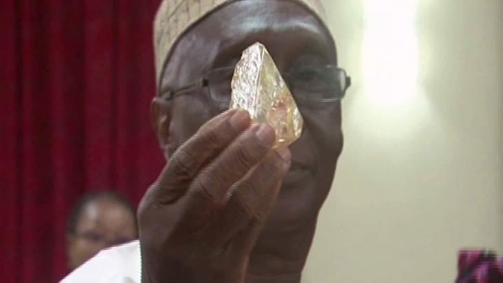 Dünyanın en büyük tek parça elması Afrika’da bulundu: 706 Karat