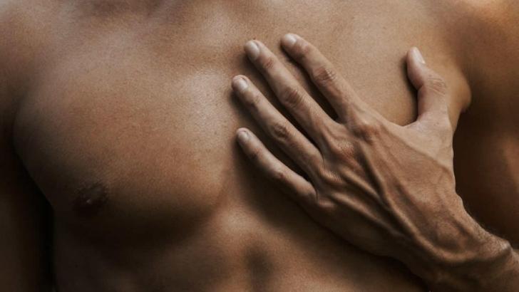Jinekomasti Nedir? Belirtileri ve Nedenleri Nelerdir? Tedavisi