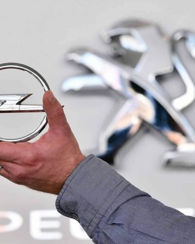 Opel ve Vauxhall otomobil markaları Fransız Peugeot grubuna satıldı!
