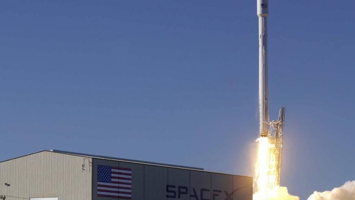 SpaceX Falcon 9 roketlerini tekrar kullanmayı başardı!