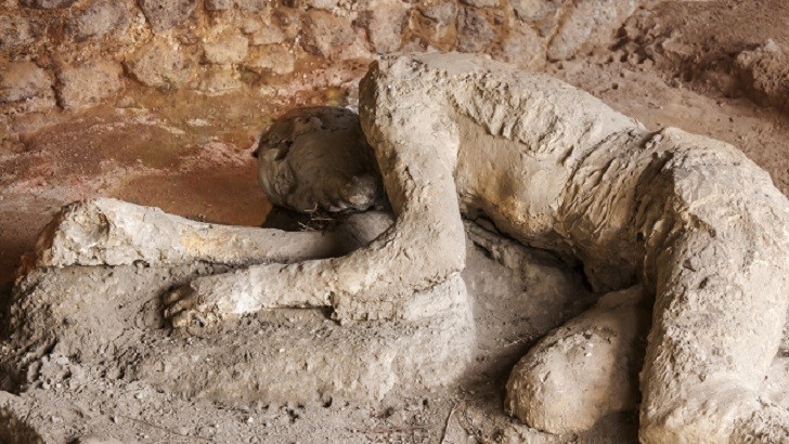 Tarihteki Taş Kesilmiş Olan Pompei Şehri Nerededir? Hikayesi Nedir? | Kaçarken Yakalanıp Yığılmış Bir İnsan Kalıntısı