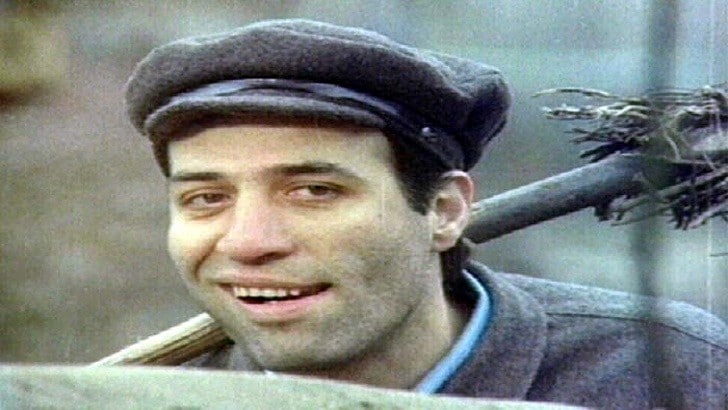 Kemal Sunal Kimdir? Hayatı, Biyografisi ve Filmleri | Çöpçüler Kralı Filminden Bir Görüntü