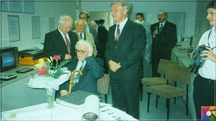 Konrad Zuse kimdir? Konrad Zuse'nin Hayatı ve Biyografisi | Konrad Zuse'nin kendi icatlarının sergilendiği Zuse Müzesindeki fotoğrafı